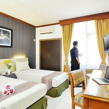 Hotel Cirebon Plaza Zewnętrze zdjęcie